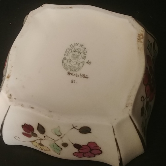 ZSOLNAY HUNGARY PORCELAIN TRINKET LIDED BOX - Picture 4 of 4